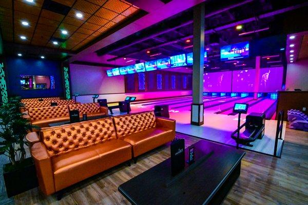 Our Elite Suite is the perfect space for luxurious, private parties! Featuring luxury bowling lanes, a private bar and plush seating.