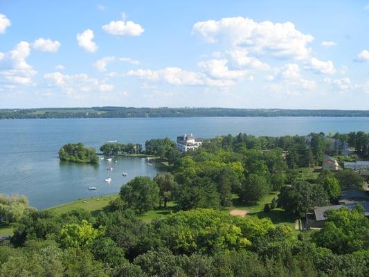 Roger Williams Inn on the shores of Green Lake.