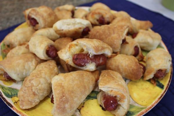 Pigs in a blanket for a kids class! Perfect idea!