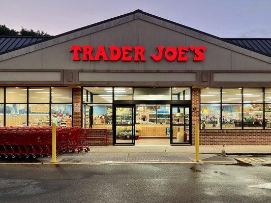 Trader Joe's Larchmont - Summer 2023!