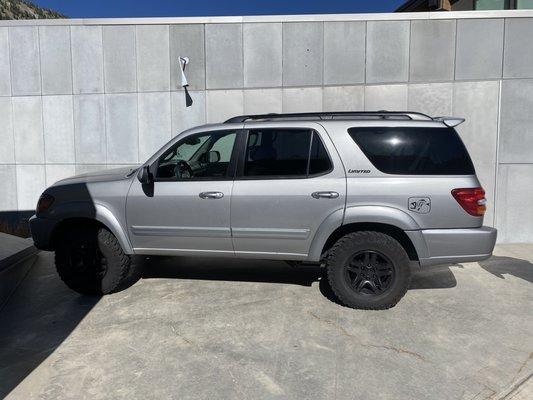 2004 Sequoia new timing belt new water pump and new lower ball joints!