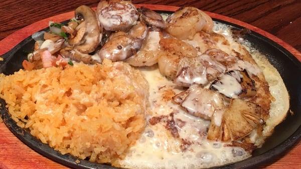 POTOSINO.- Is a grilled tilapia, shrimp, mushrooms and a side of rice, pico de gallo topped with cheese sauce