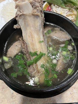 Pho Đặc Biệt (#1) has beef ribs!!