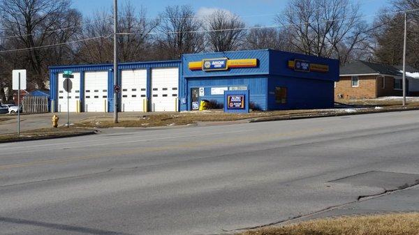 Auto repair shop at 5904 Meredith Drive Urbandale, IA