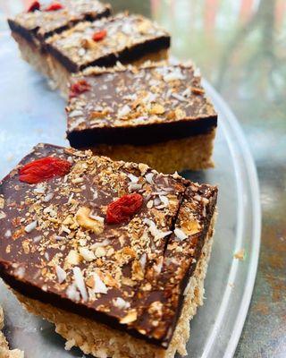 Special treat 
maca chocolate Almond bars