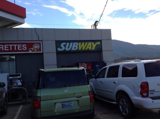 Great place to get food for a picnic in the park. They really pile on the veggies at this Subway.