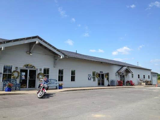 Front view of restaurant and beautiful gift shop.