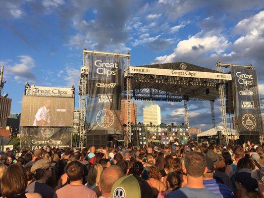 I could not get over the location / backdrop.   Beautiful weather made for a awesome night.