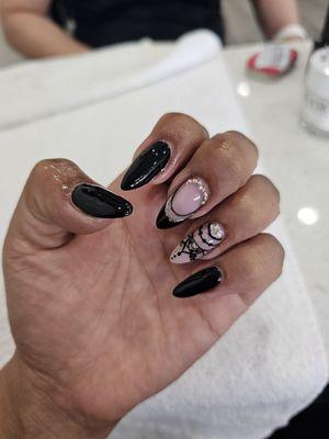 Heidi, best nail tech. Never disappoints and had great nail ideas and designs. 2 year client and will continue to come.