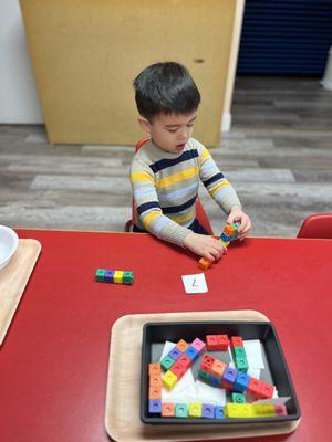 Learning numbers with connected cubes