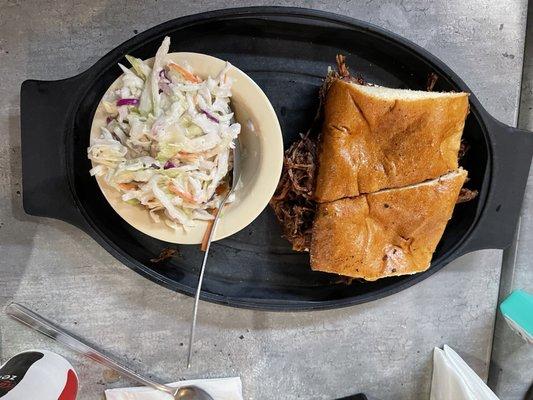 Pulled pork sandwich with coleslaw