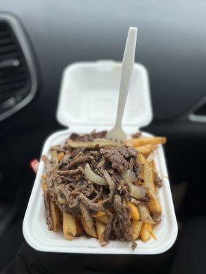 Mmmm cheesesteak fries .