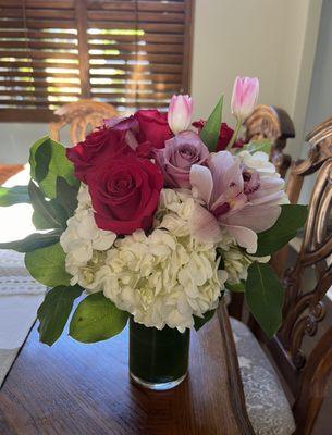 6A floral arrangement missing hydrangea plant and hydrangeas are a bit wilted.