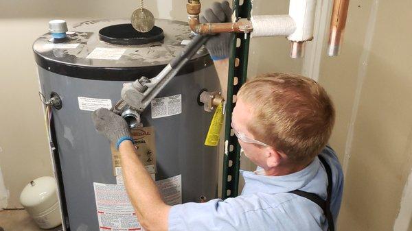 Did you know only licensed plumbing professionals can pull permits for new water heater installations? Don't trust anyone but Flow Right!