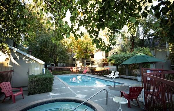 Sparkling pool and spa | Waters Edge Apartments, Sacramento | Apartment For Rent Sacramento