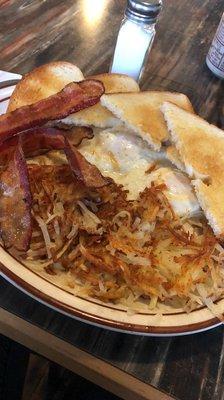 Eggs, bacon, hashbrown and toast