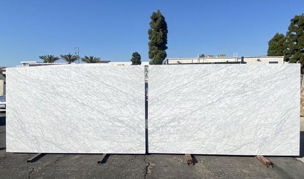 Bookmatched Bianco Venatino Slabs