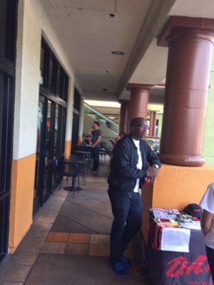 perp walking into starbucks