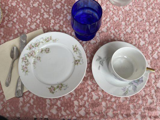 Pretty tea cup and saucers.