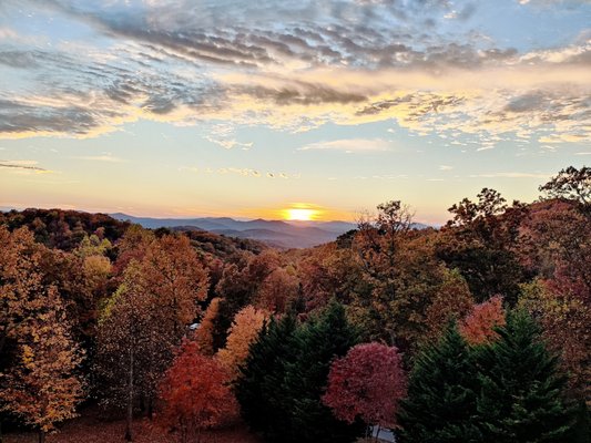 We recently visited the Blue Ridge Mountains bordering North Carolina and Georgia.  Fall is the best time!