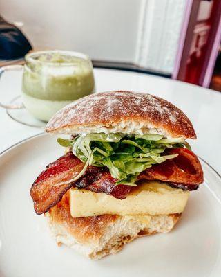 Breakfast sandwich