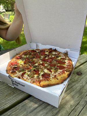 Classic Deluxe Pizza