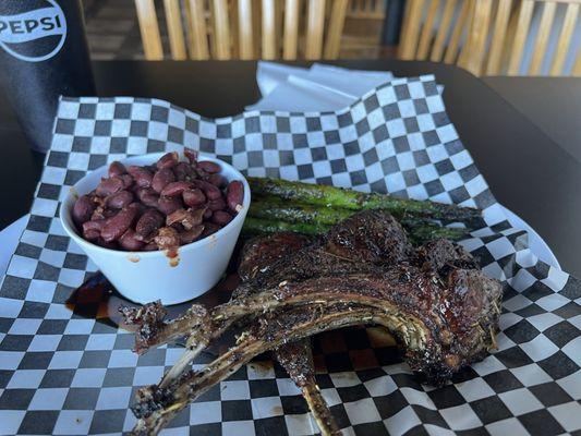 Lamb chops with red beans and asparagus