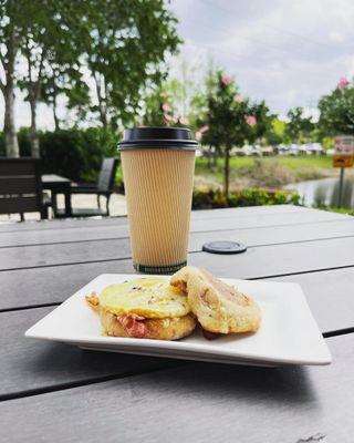 Coffee & Breakfast at the Mercola Market cafe.  So Relaxing!!