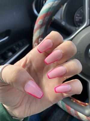 Coffin nails with pink outline