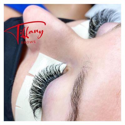 Volume eyelashes extensions