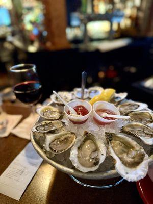 A dozen oysters mixed