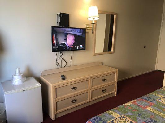 Flatscreen tv with spectrum cable, and mini fridge in the rooms.