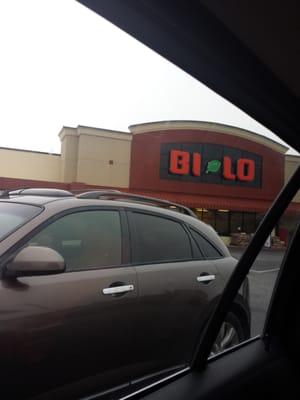 Bi-Lo sign / parking lot  view