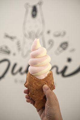 Taiyaki Ice Cream Cone  - Milk / Strawberry / Taro / Pineapple