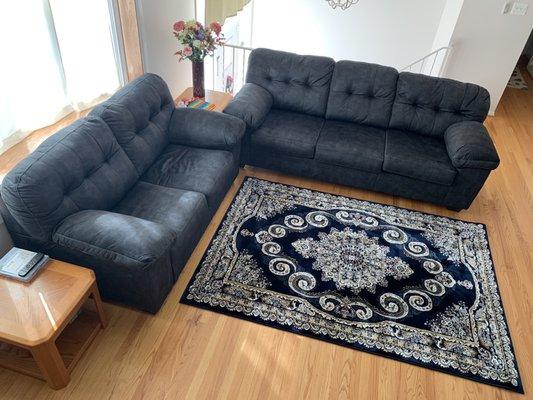 This is the 5 x 7 rug I purchased from Mr. David and it fits my living room beautifully.