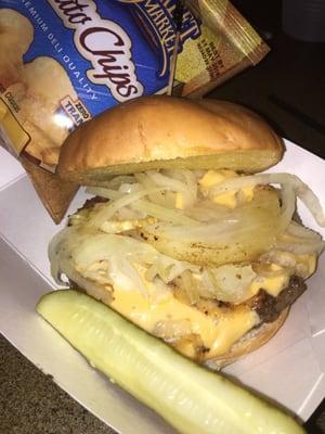 Cheeseburger, Fried Onions, Chips