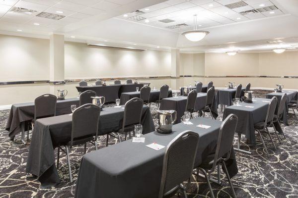 Ramada Des Moines Airport Hotel offers 8,000 sq. ft. of event and meeting space. The space was renovated in 2017.