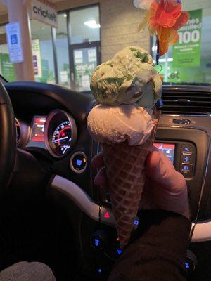 2 scoop cone