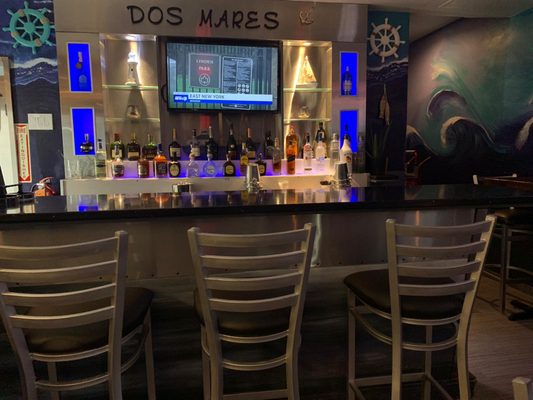 Dos Mares Restaurant and Lounge