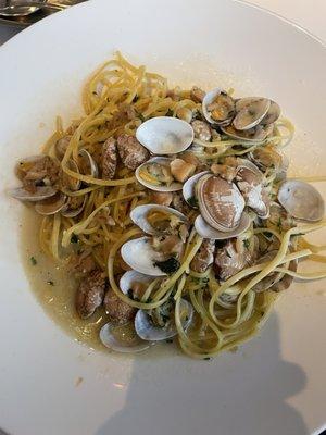 Linguine Vongole in White Vine Sauce