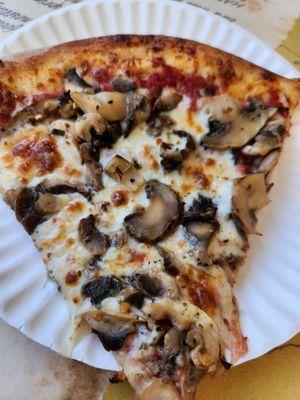 Reasonably good mushroom pizza.