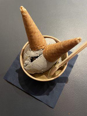 Black sesame and Hojicha ice cream