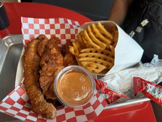 HANGRY JOE'S HOT CHICKEN - HOLLYWOOD