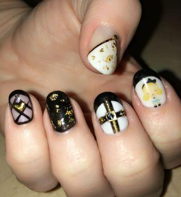 When you are a big Gwen Stefani fan and going to Japan what is a girl to do... Of course get your nails done.