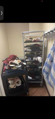 This is the storage closet in the lounge area, where they have old rotten food and drink! You are free to help yourselves!