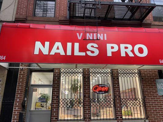 Vy & Nini's new Nails  Pro location