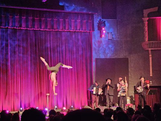 2/14/2024 - The Rose City Circus performs Valentine: A Night of Circus, Music & Love