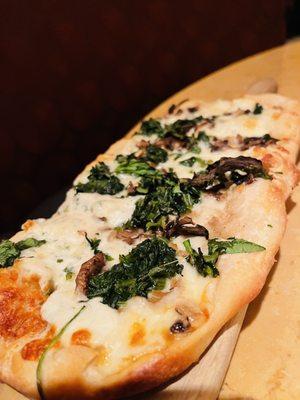 Mushroom and spinach flatbread