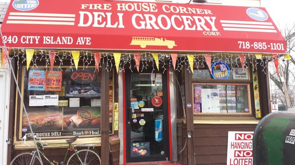 This is the place where you can get The best  sandwiches in city island.