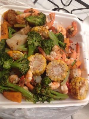 Steamed shrimp and veggies